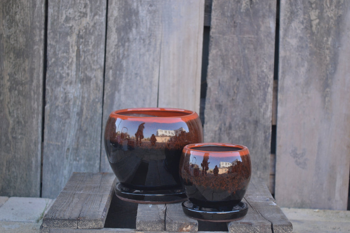 BULBOUS POT & SAUCER