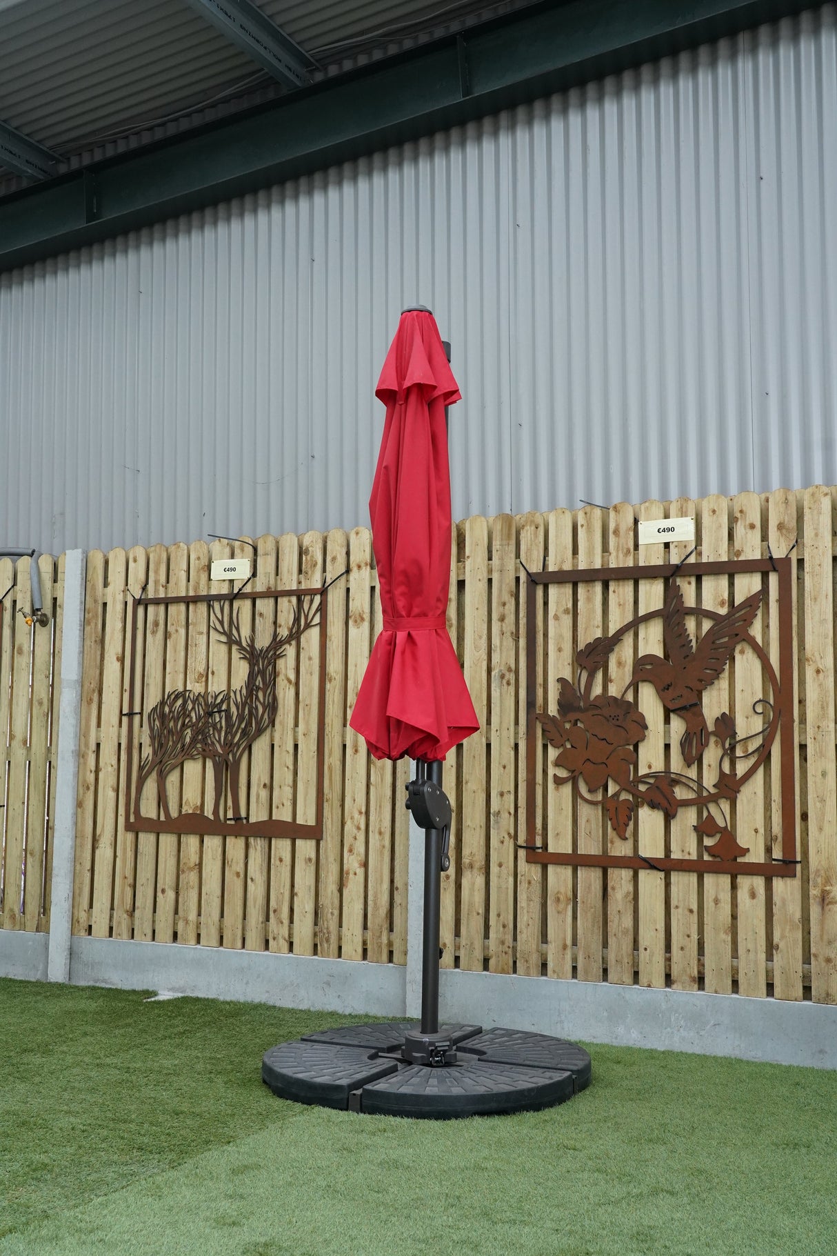 3m Deluxe Cantilever Parasol With Base in Red