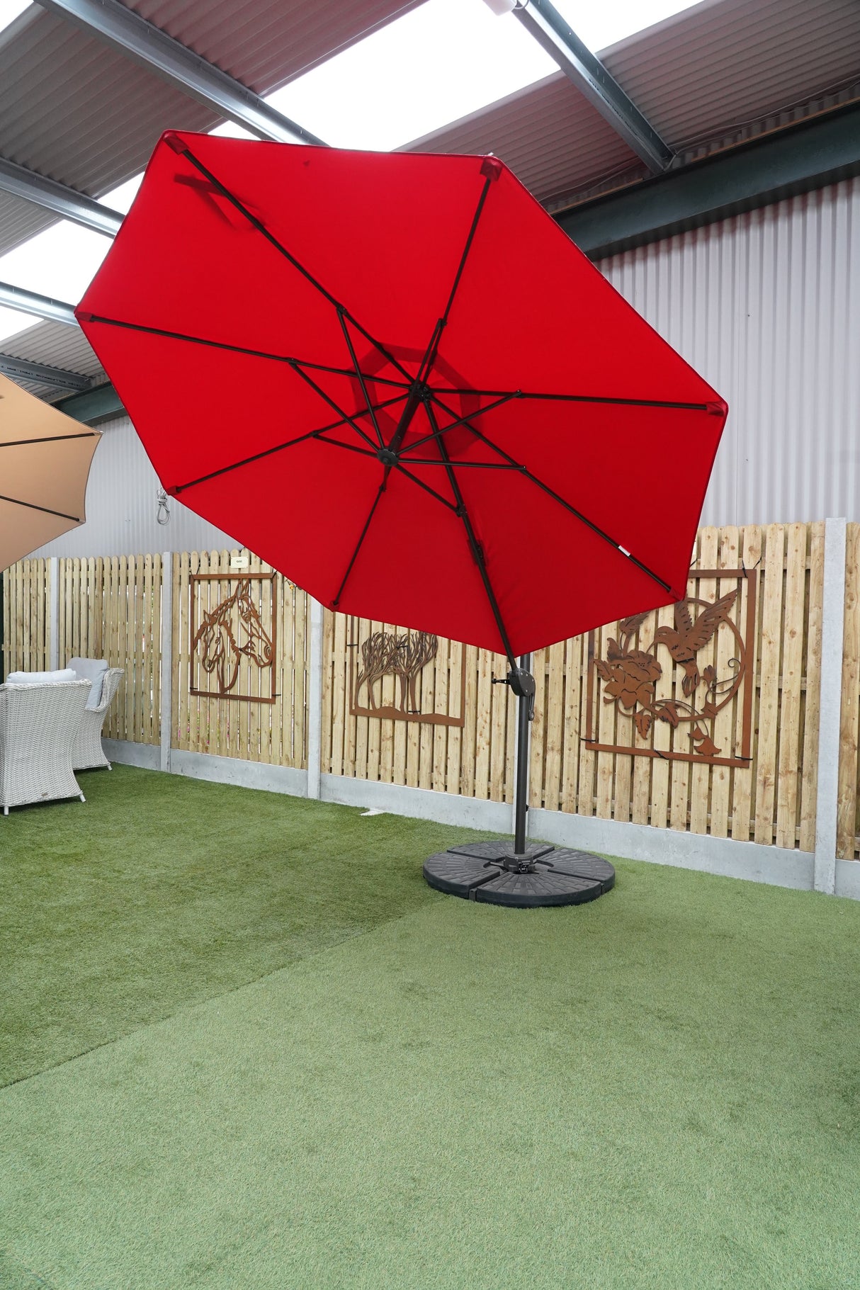 3m Deluxe Cantilever Parasol With Base in Red