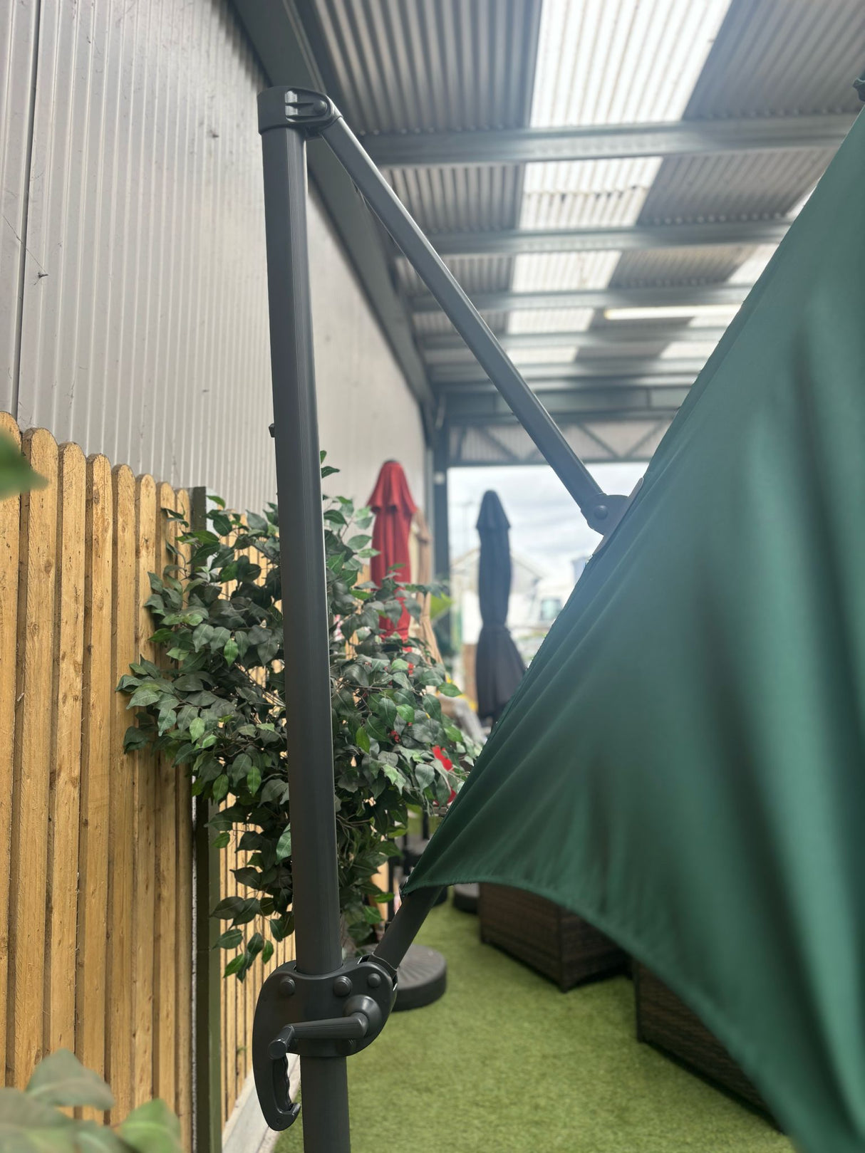 3m Deluxe Cantilever Parasol With Base in Green