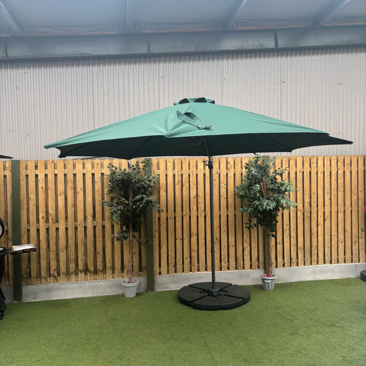 3m Deluxe Cantilever Parasol With Base in Green
