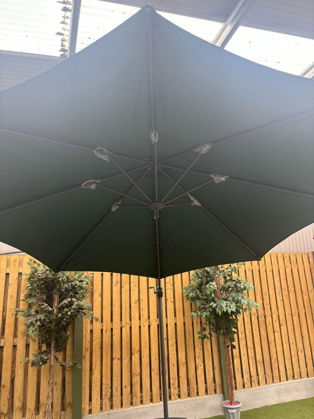 3m Deluxe Cantilever Parasol With Base in Green