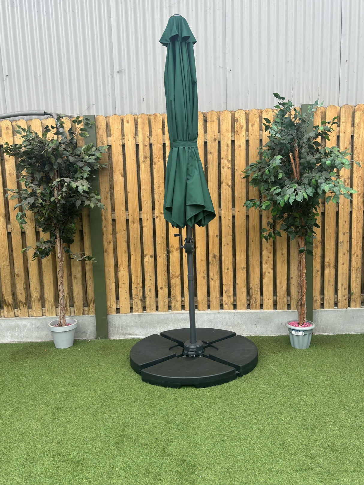 3m Deluxe Cantilever Parasol With Base in Green