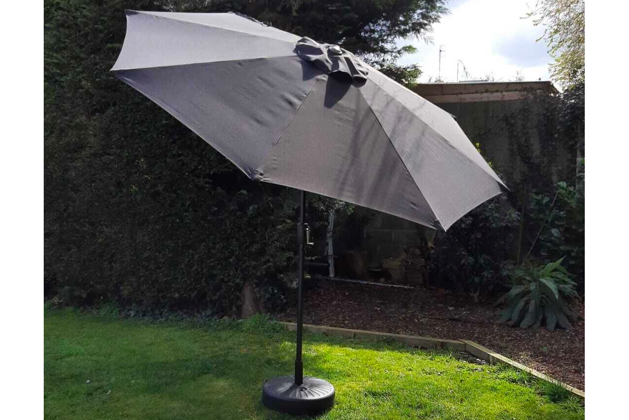 2.7m Aluminium Parasol with Tilt & Crank in Black