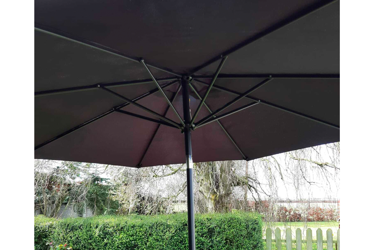 2.7m Aluminium Parasol with Tilt & Crank in Black