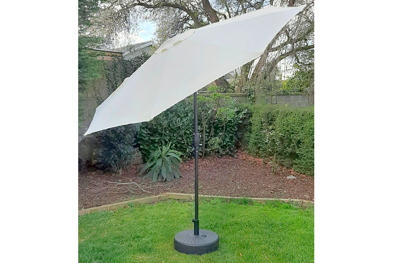 2.7m Aluminium Parasol With Tilt & Crank in Cream