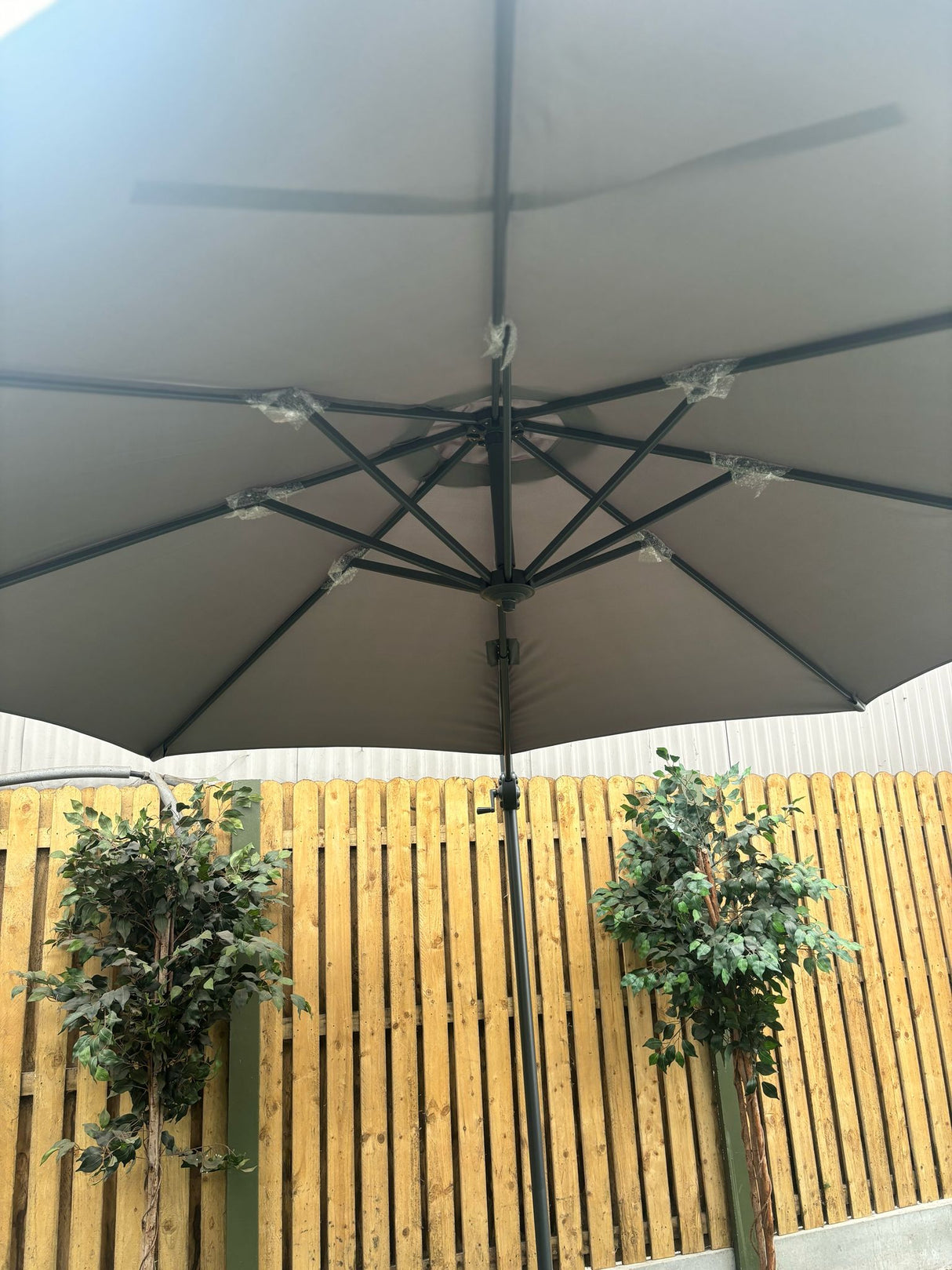 3m Deluxe Cantilever Parasol With Base in Grey